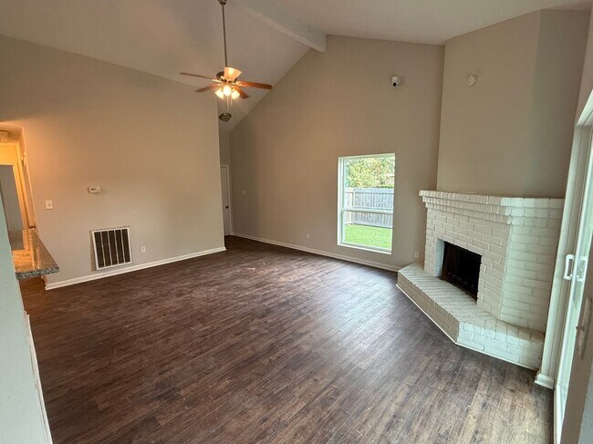 Foto del edificio - 6534 Lodgepole Rd
