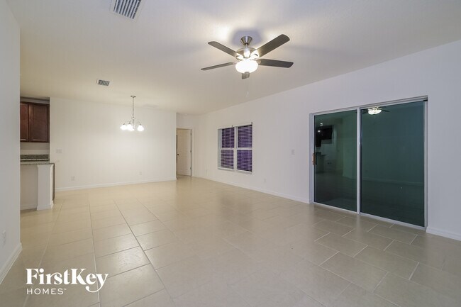 Foto del edificio - 845 Avenal Ln