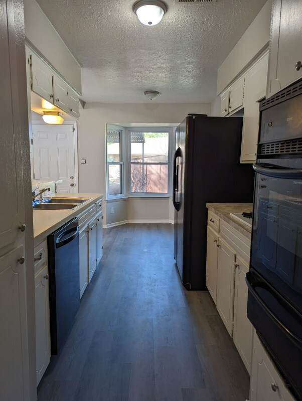 Foto del edificio - 4302 Rosebud Dr