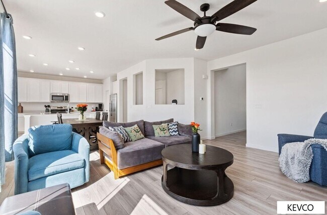 Foto del edificio - Sprawling Newer Construction Home