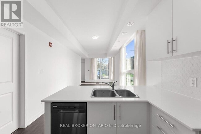 Building Photo - 16 Marquette Ave