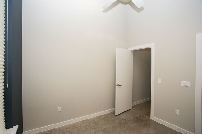 Building Photo - 4 bedroom 3 bath home for rent