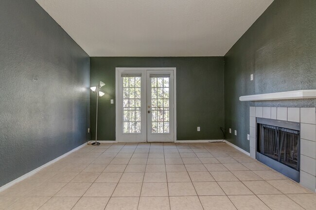 Building Photo - Beautiful 1 Bed/1 Bath Condo For Rent near...