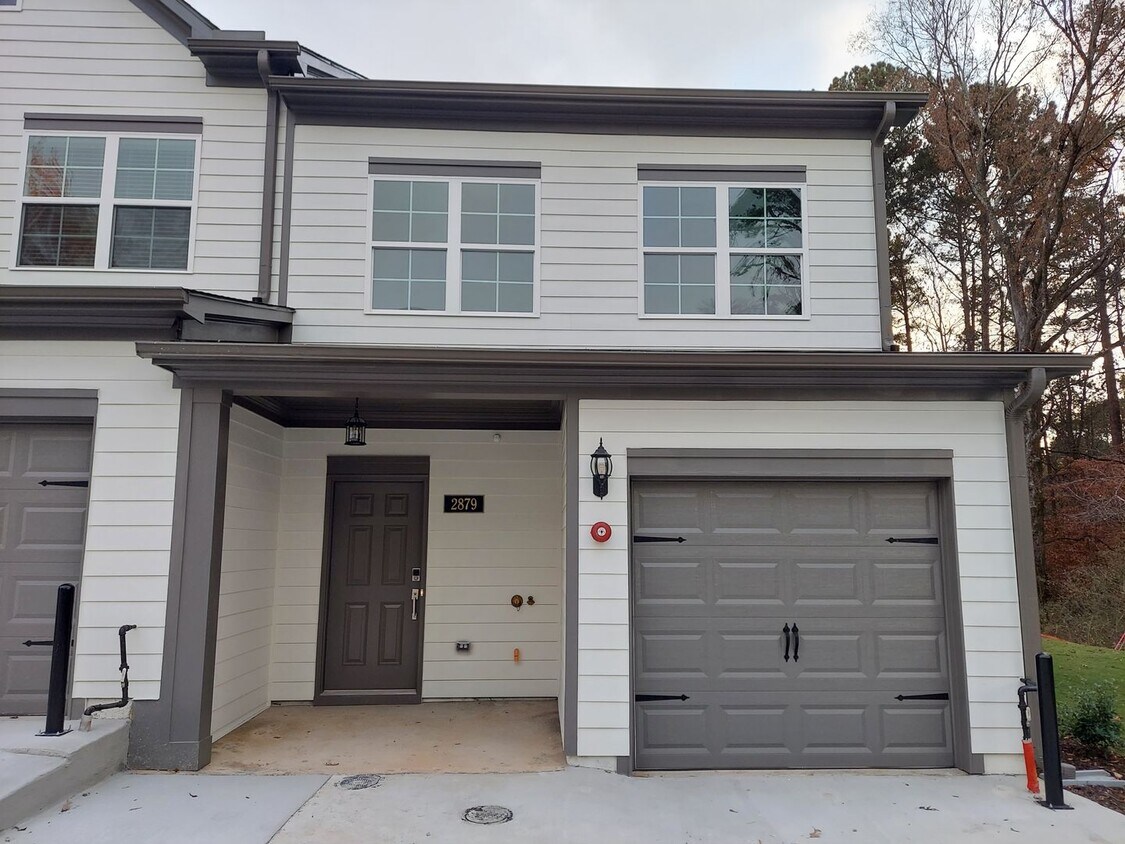 Primary Photo - In-Town Townhome for rent in Monroe Heights!