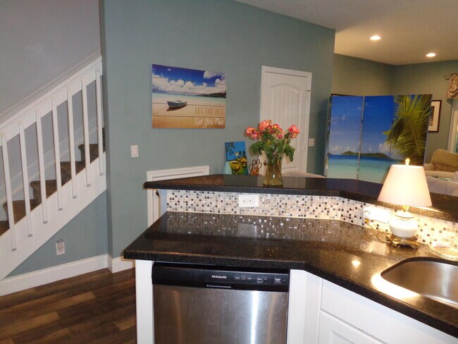 Foto del edificio - 2626 Webb Ave