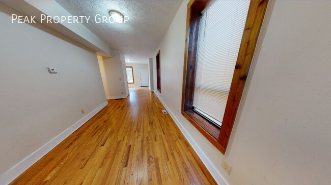 Foto del edificio - 1368 Indianola Ave