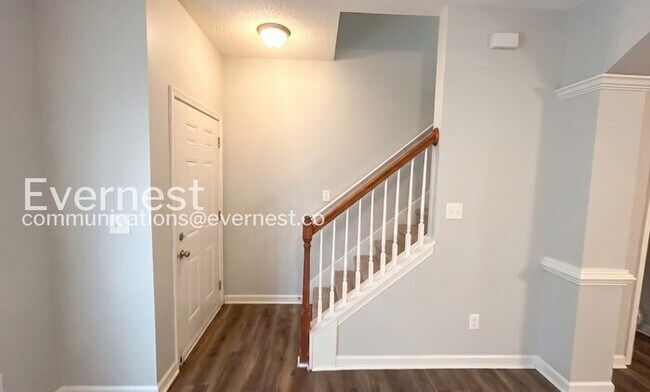 Building Photo - 8648 Thomas Ln