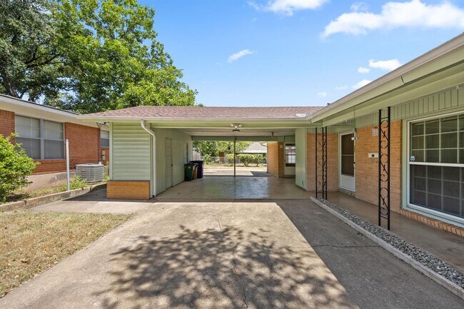 Foto del edificio - 1702 Ridgemont Dr