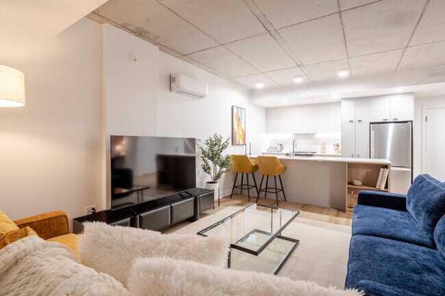 Building Photo - 450 Rue Saint-François-Xavier-SI ID1602032P