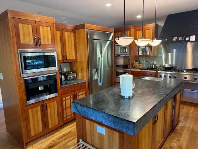 Foto del edificio - Luxury Furnished Monte Sereno Estate | Short-Term Executive Lease | Resort-Style Living