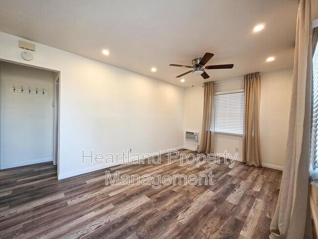 Foto del edificio - 5031 Monroe Ave