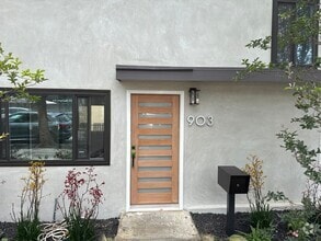 Building Photo - 903 S Barrington Ave