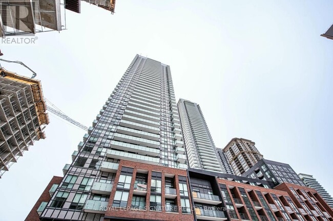 Building Photo - 4130-4130 Parkside Village Dr