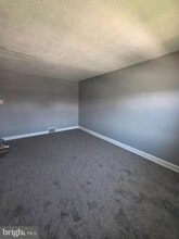 Building Photo - 403 Greenhill Ave