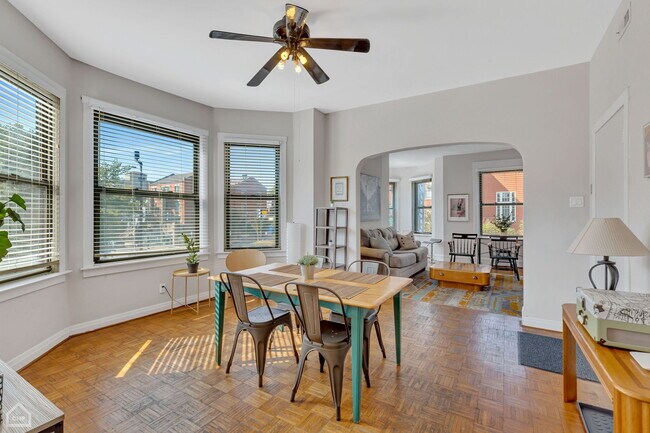 Foto del edificio - 3811 N Southport Ave