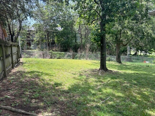 Building Photo - Cozy 3 BEDROOM 2 BATH FOR RENT IN JOPLIN-$1200 RENT-$1200 DEPOSIT