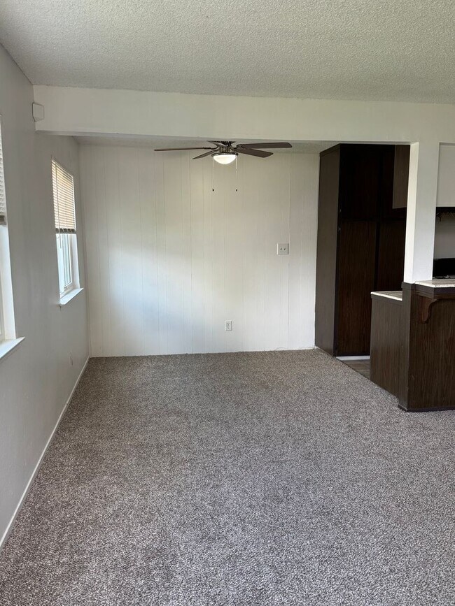 Building Photo - Nice Condo Old Elk Grove