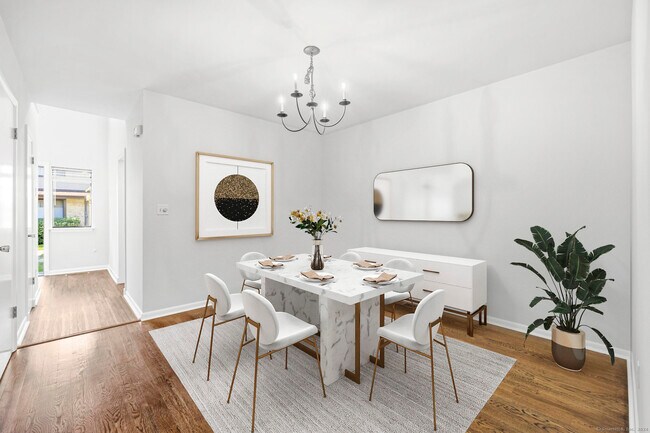 Foto del edificio - 2437 Bedford St