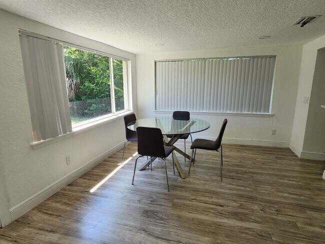 Foto del edificio - Fully updated 3-bedroom, 2-bath home