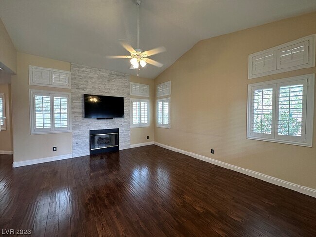 Foto del edificio - 247 Walnut Village Ln