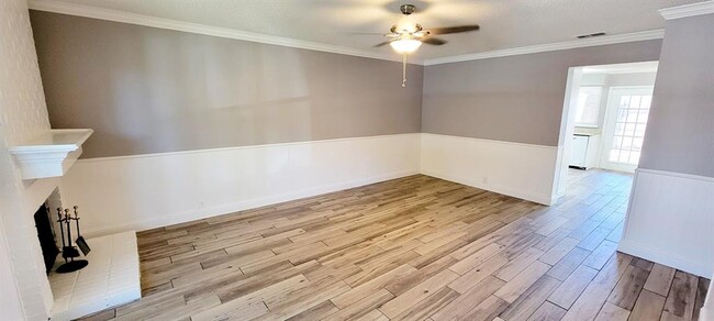 Building Photo - 11826 Leisure Dr