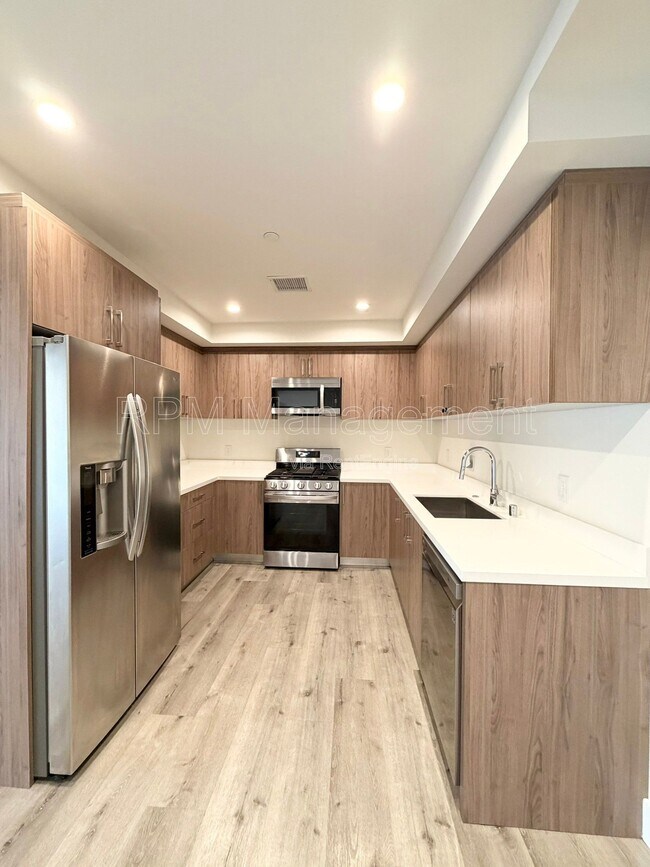 Foto del edificio - 5923 Laurel Canyon Blvd
