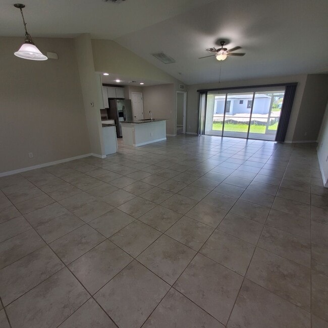 Foto del edificio - Coming Soon! 4 Bedroom 2 Bath Annual Rental in NW Cape!