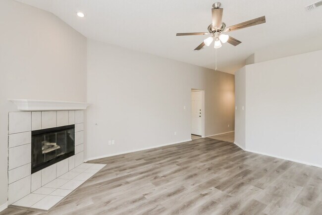Building Photo - 1002 Aries Ct