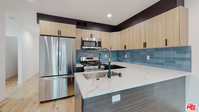 Foto del edificio - 6807 Gloria Ave