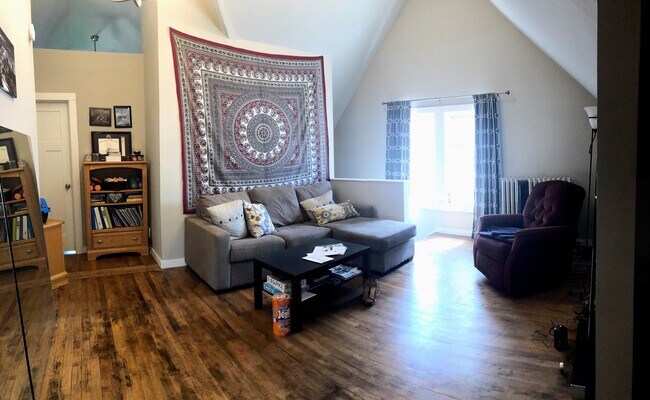 Foto del edificio - 2438 Pillsbury Ave S
