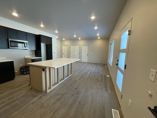 Building Photo - 7404 N Paw St