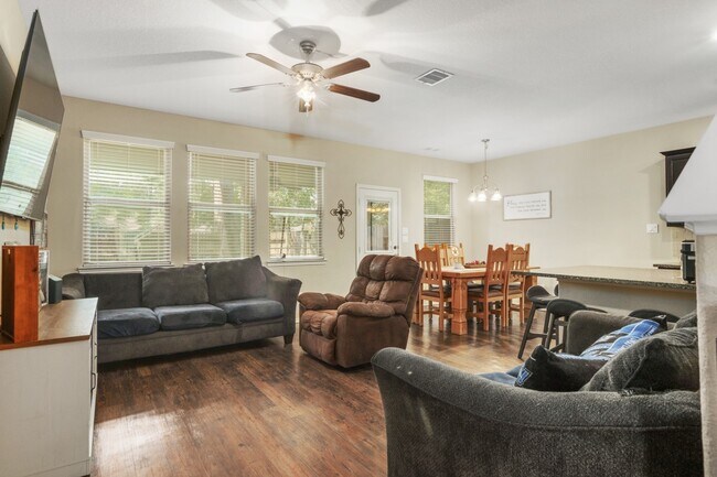 Foto del edificio - 1766 Parkside Shrs Ln