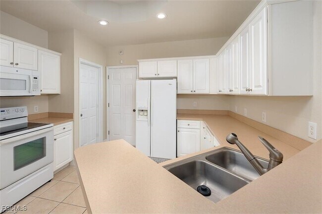Building Photo - 16130 Via Solera Cir