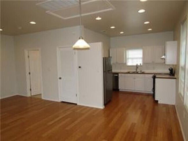 Foto del edificio - Classic Eastside Bungalow
