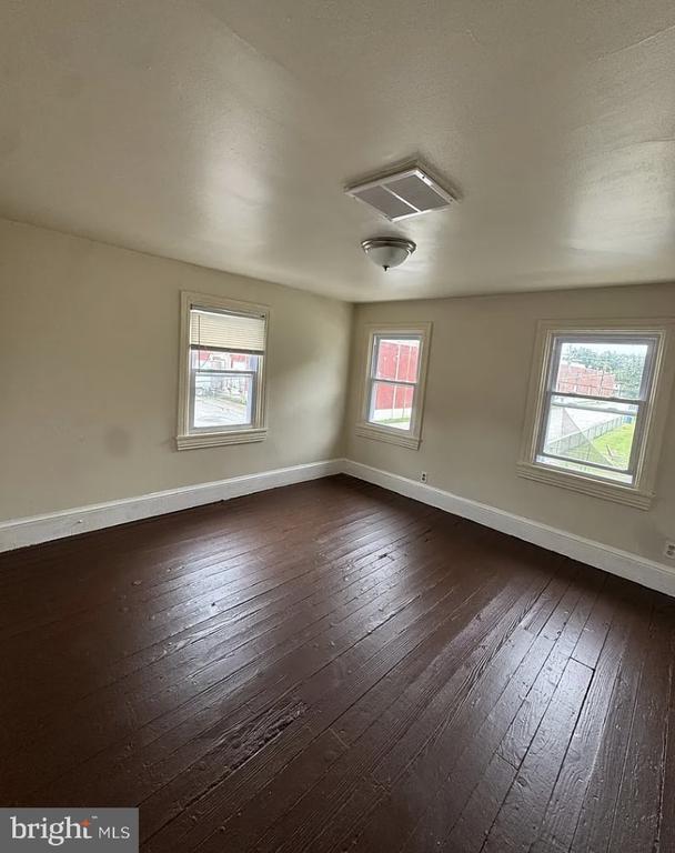Building Photo - 225 Gibbon St