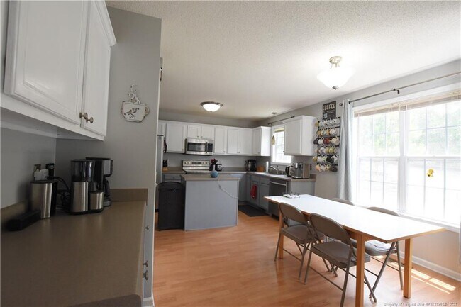 Building Photo - 279 Yorkshire Dr