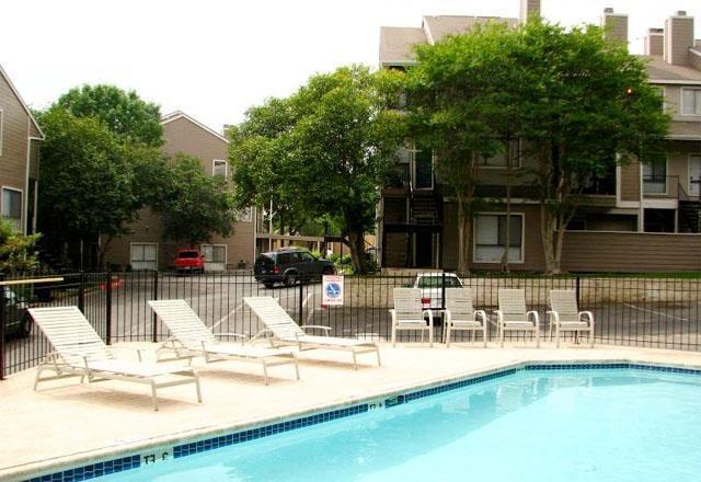 Foto del edificio - 4400 Bluemel Rd