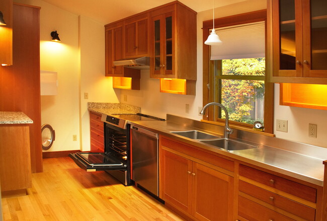 Stainless and granite countertops, washer/dryer, induction cooktop, skylight above. - 701 N 76th St