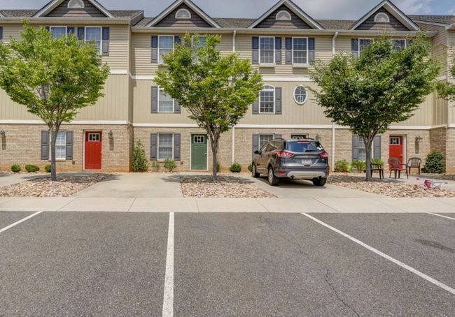 Building Photo - 27 Gloucester Dr