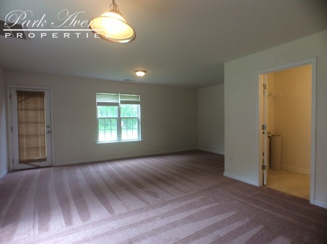 Foto del edificio - 412 W Hillsboro St