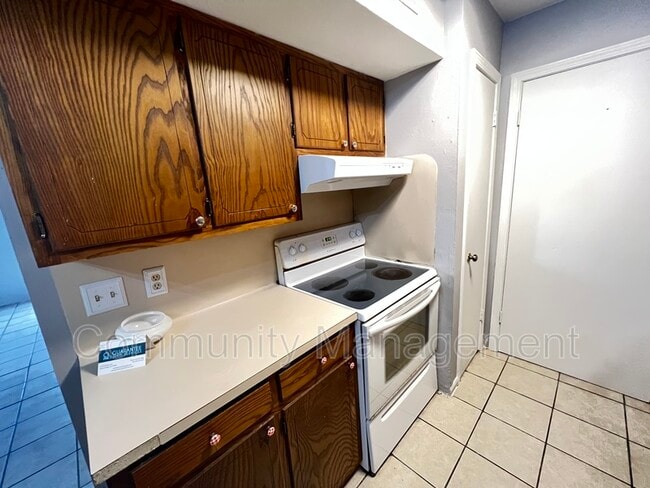 Building Photo - 6368 Quin Dr