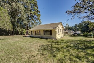 Building Photo - 711 Cherokee Dr