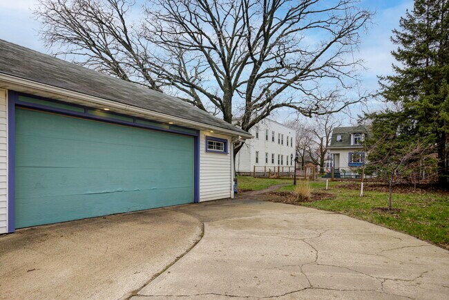 Building Photo - 3205 21st Ave S