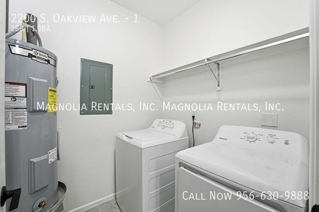 Building Photo - 2200 S Oakview Dr