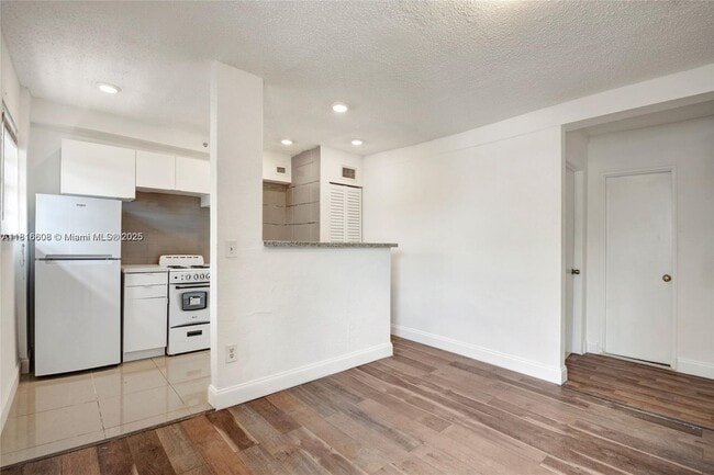Building Photo - 542 NW 8th St