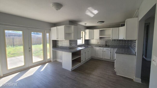 Building Photo - 2 br, 1 bath House - 6020 W Harwood Ave