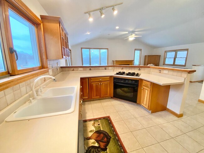 Building Photo - 2 Bedroom 2 Bathroom House Williston VT Av...