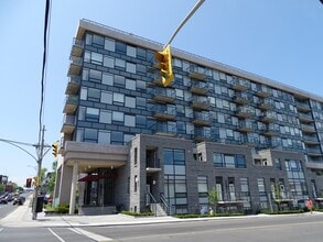 Building Photo - 121 Queen St