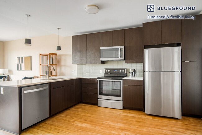 Building Photo - 985 Albion St