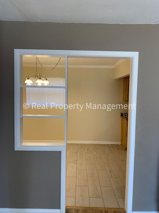 Building Photo - Southside of Fort Smith 3 bed 1 bath house...
